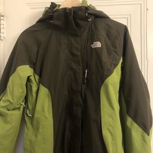 North Face Women’s Hyvent Jacket size Medium Green